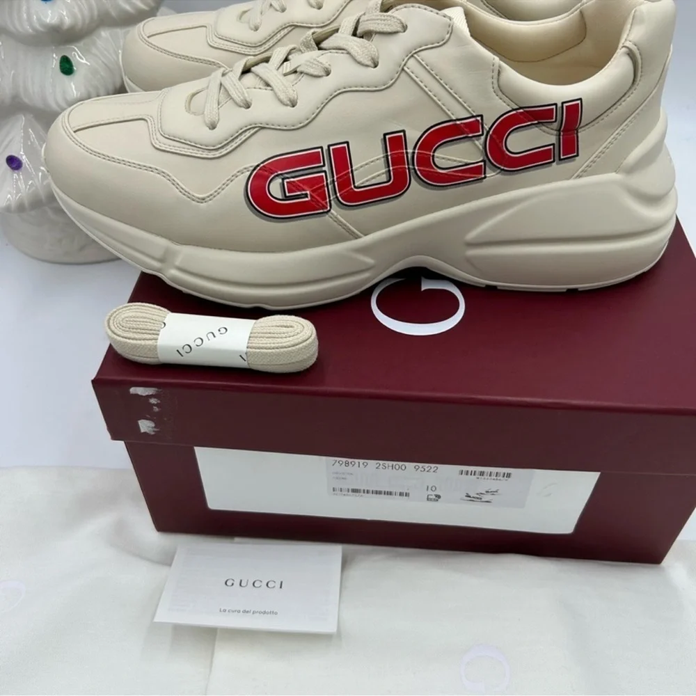 Gucci, beige sneakers with red accent size 10 made in Italy